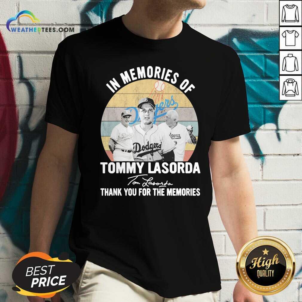 In Memories Of Tommy Lasorda Thank You For The Memories Signatures Vintage V-neck - Design By Weathertees.com