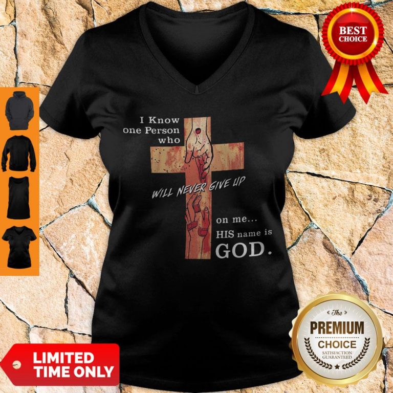 Hot I Know One Person Who Will Never Give Up On Me His Name Is God V-neck