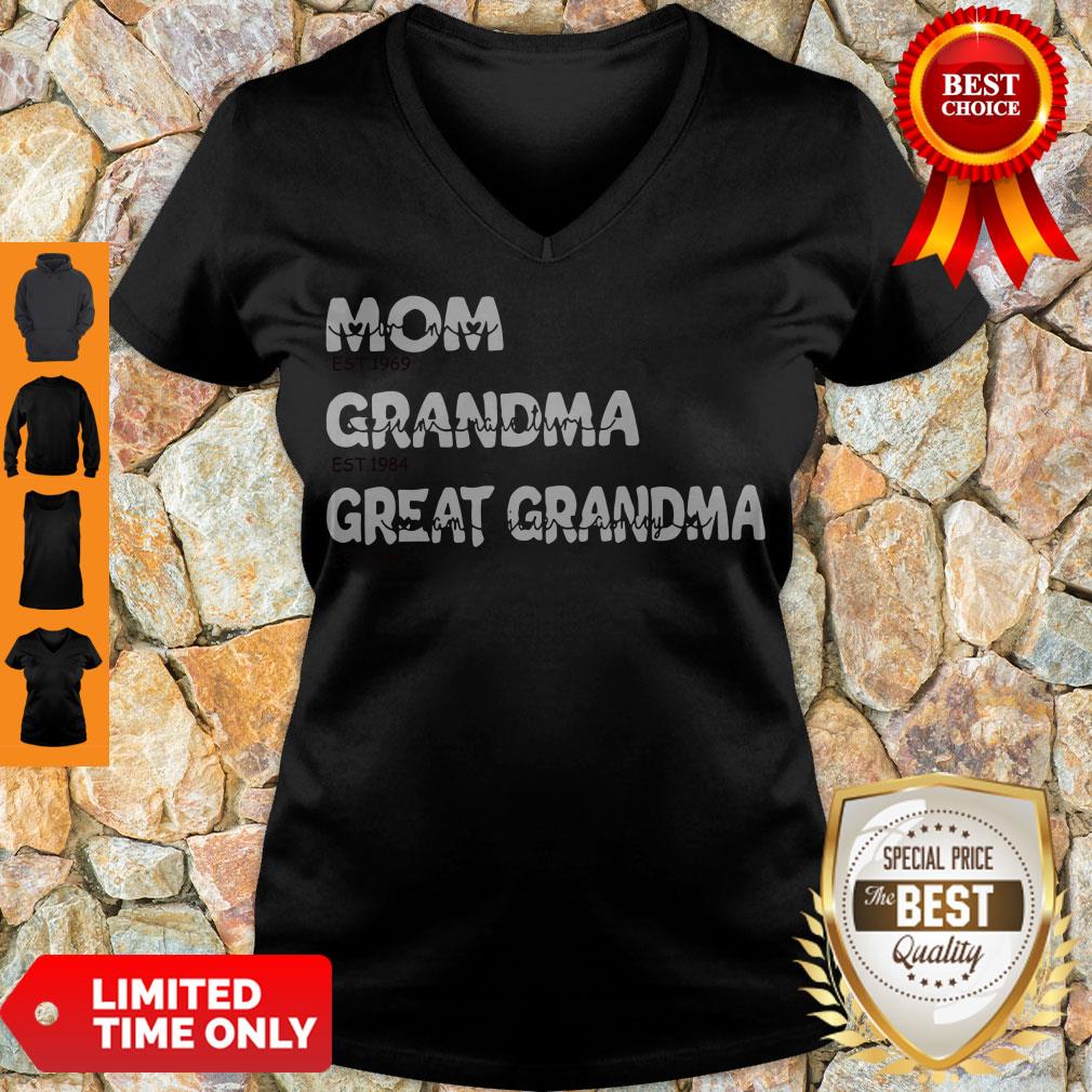 Top Personalized Family Mom Grandma Great Grandma With Grandkid V-neck