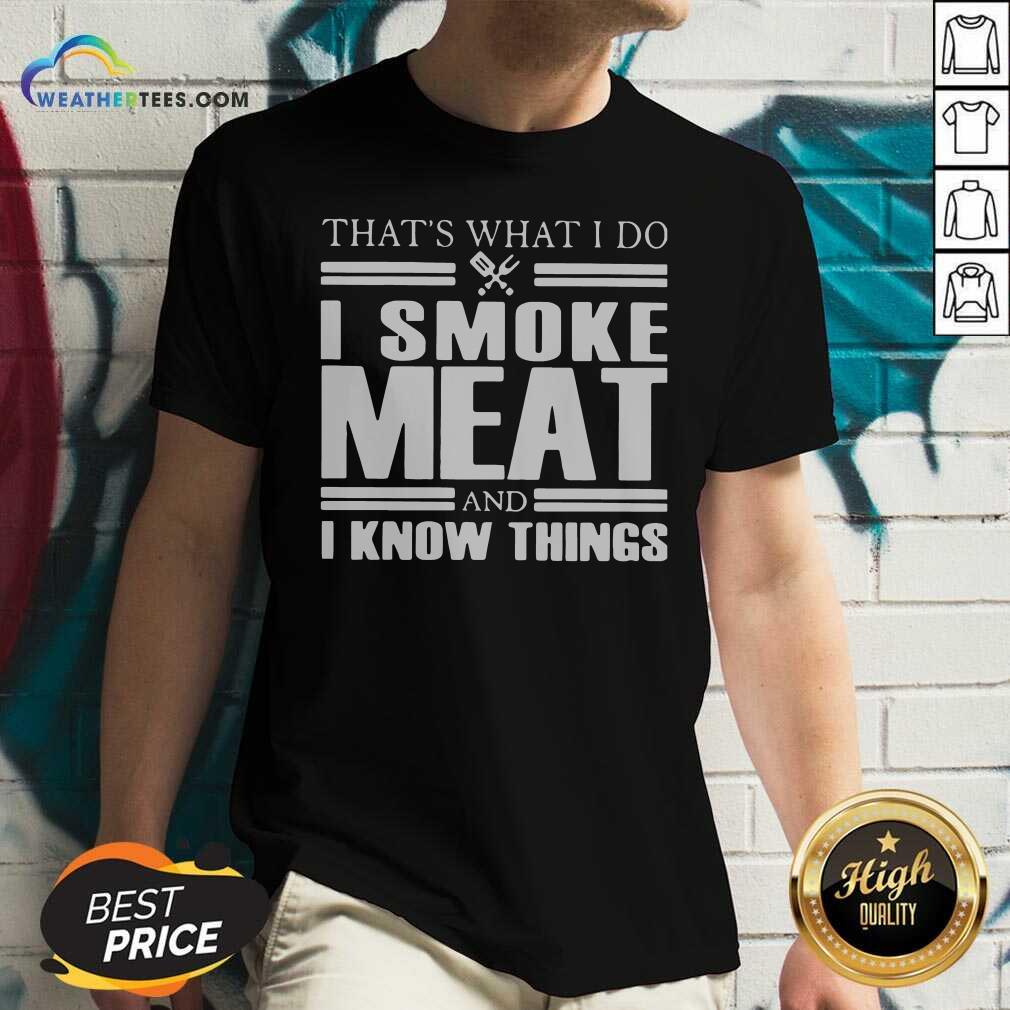 That’s What I Do I Smoke Meat And I Know Things V-neck - Design By Weathertees.com