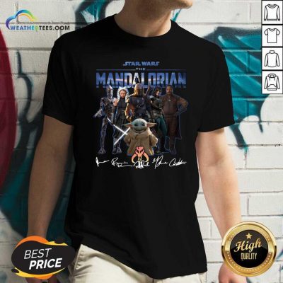 Star Wars The Mandalorian And Baby Yoda Signatures V-neck - Design By Weathertees.com