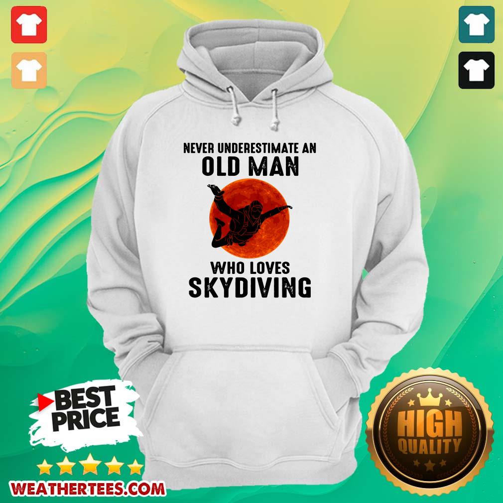 Hot 12 Old Man Loves Skydiving Hoodie - Design by Weathertee.com