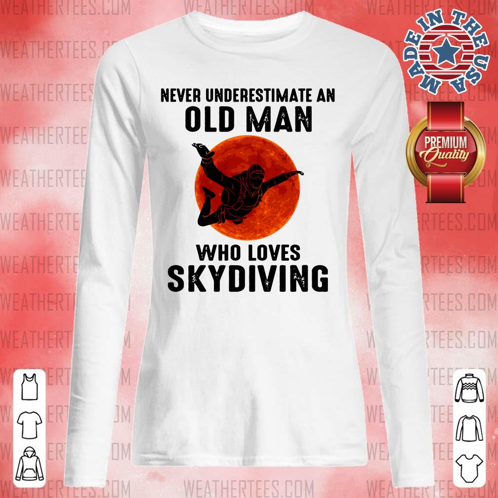 Hot 12 Old Man Loves Skydiving Long-sleveed - Design by Weathertee.com